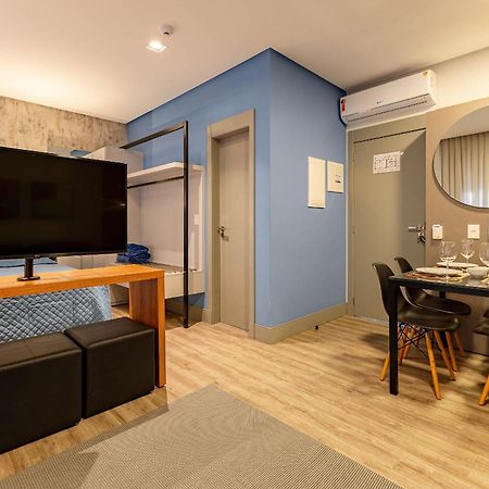 Confortavel Loft Em Condominio Com Piscina Бомбиньяс Экстерьер фото