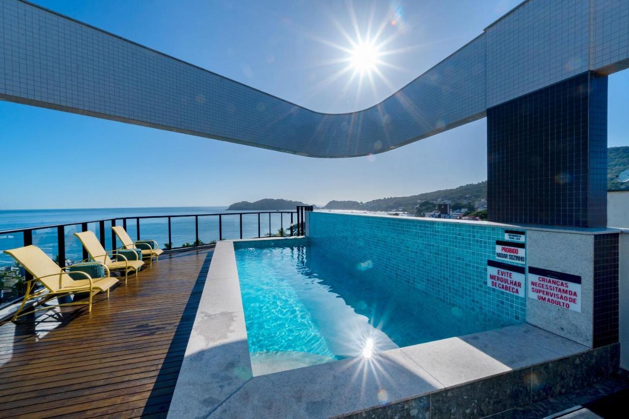 Confortavel Loft Em Condominio Com Piscina Бомбиньяс Экстерьер фото