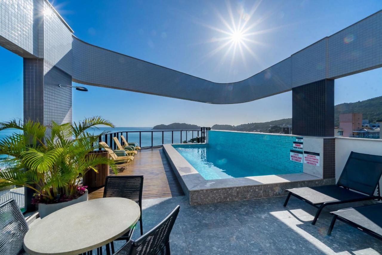 Confortavel Loft Em Condominio Com Piscina Бомбиньяс Экстерьер фото