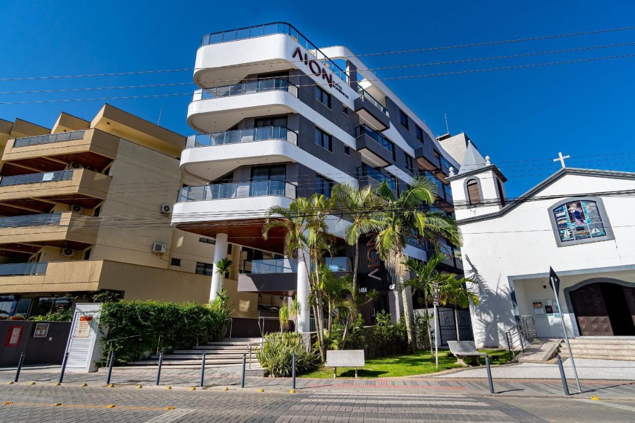 Confortavel Loft Em Condominio Com Piscina Бомбиньяс Экстерьер фото