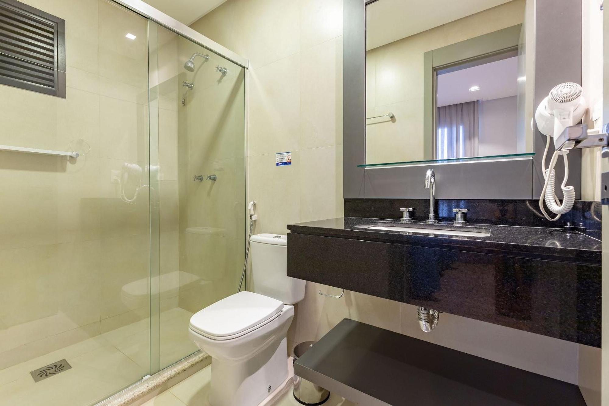 Confortavel Loft Em Condominio Com Piscina Бомбиньяс Экстерьер фото